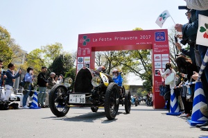 BUGATTI T13 BRESCIA starts rally energetically at Atsuta Shrine