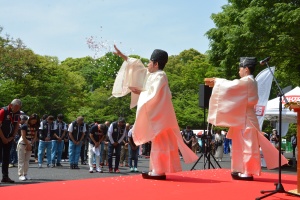 スタート前、熱田神宮での交通安全祈祷