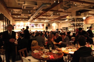 会場には約150人のお客様で満杯！