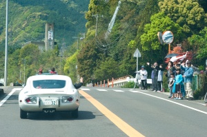 沿道に集まった応援団の皆さん