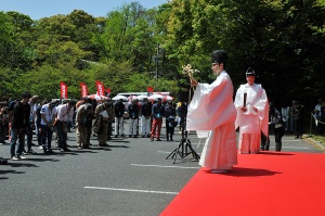 Praying for traffic safety performed before the start