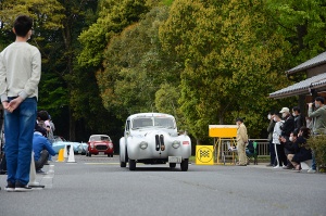 橿原神宮を定刻に出る BRISTOL 400