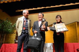 Mr. and Mrs. Komiya win their first title and given warm applause