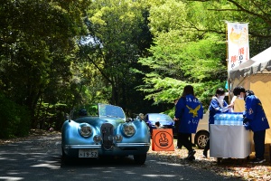 JAGUAR XK120 OTS receives stamp at Kashihara Jingu Shrine